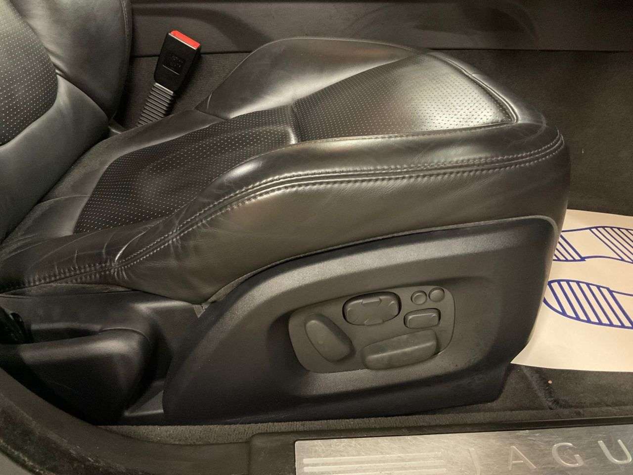 2011 JAGUAR XF 2011 JAGUAR XF