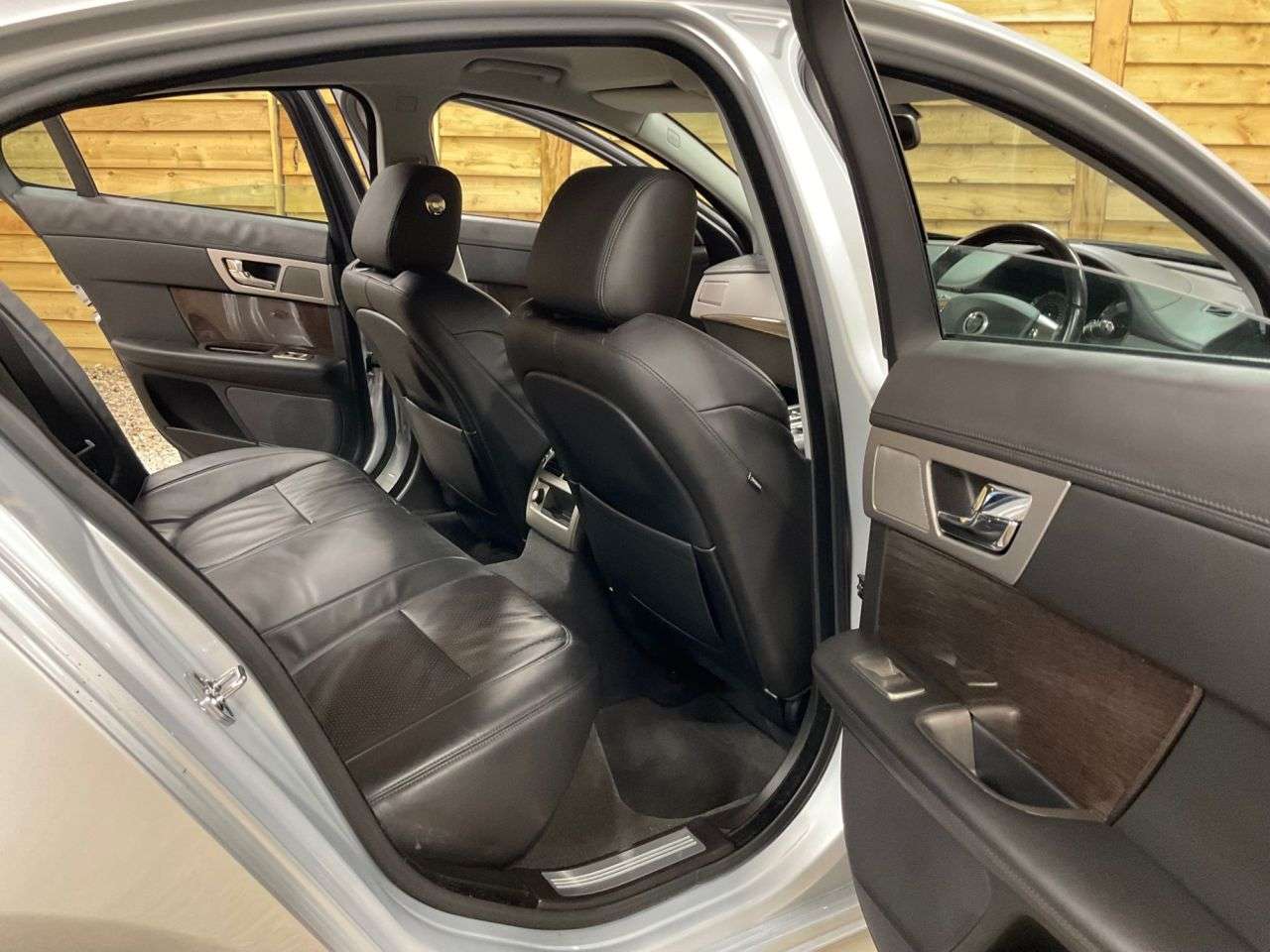 2011 JAGUAR XF 2011 JAGUAR XF