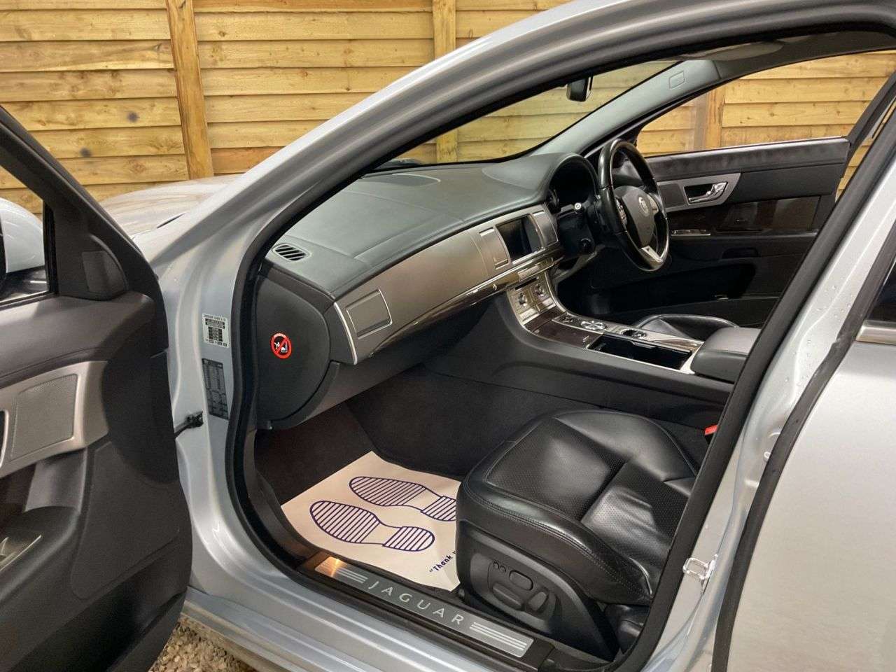 2011 JAGUAR XF 2011 JAGUAR XF