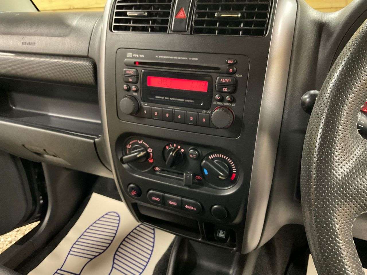 2013 SUZUKI JIMNY 2013 SUZUKI JIMNY