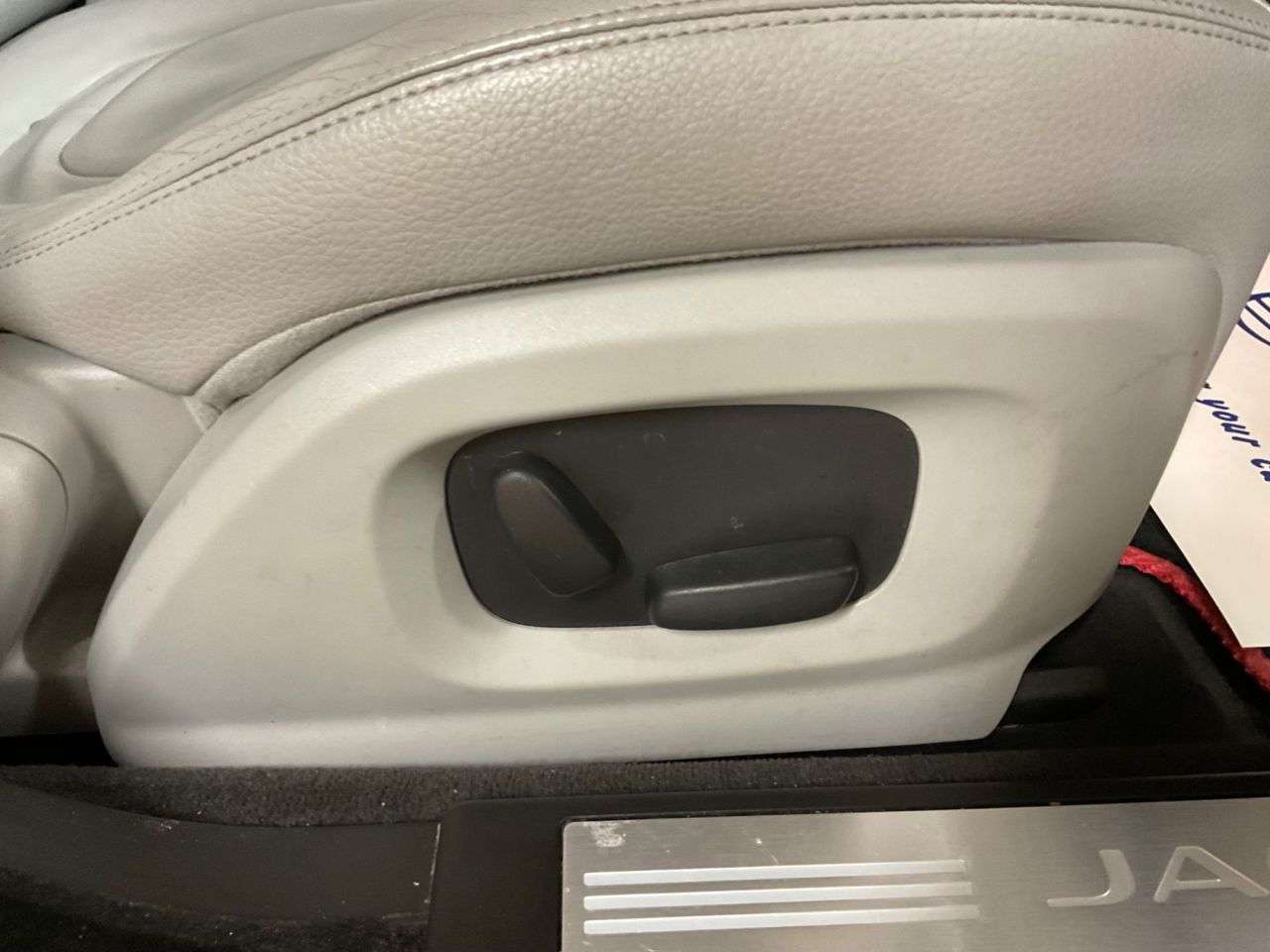 2014 JAGUAR XF 2014 JAGUAR XF