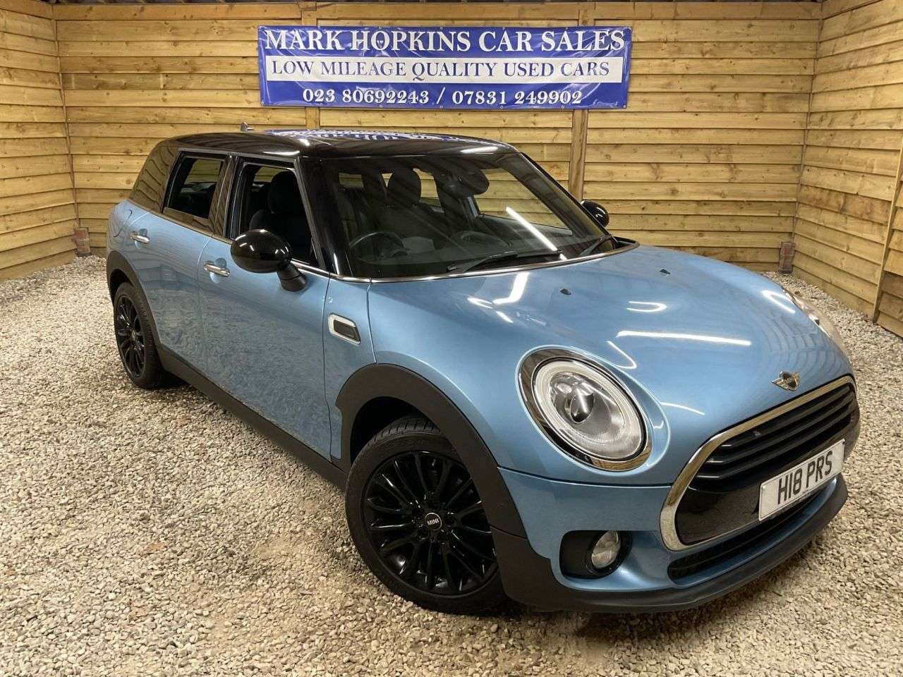 A 2017 MINI CLUBMAN 1.5 Cooper Estate 6dr Petrol Manual Euro 6 (s/s) (136 ps) ONE LOCAL OWNER £ A 2017 MINI CLUBMAN 1.5 Cooper Estate 6dr Petrol Manual Euro 6 (s/s) (136 ps) ONE LOCAL OWNER £