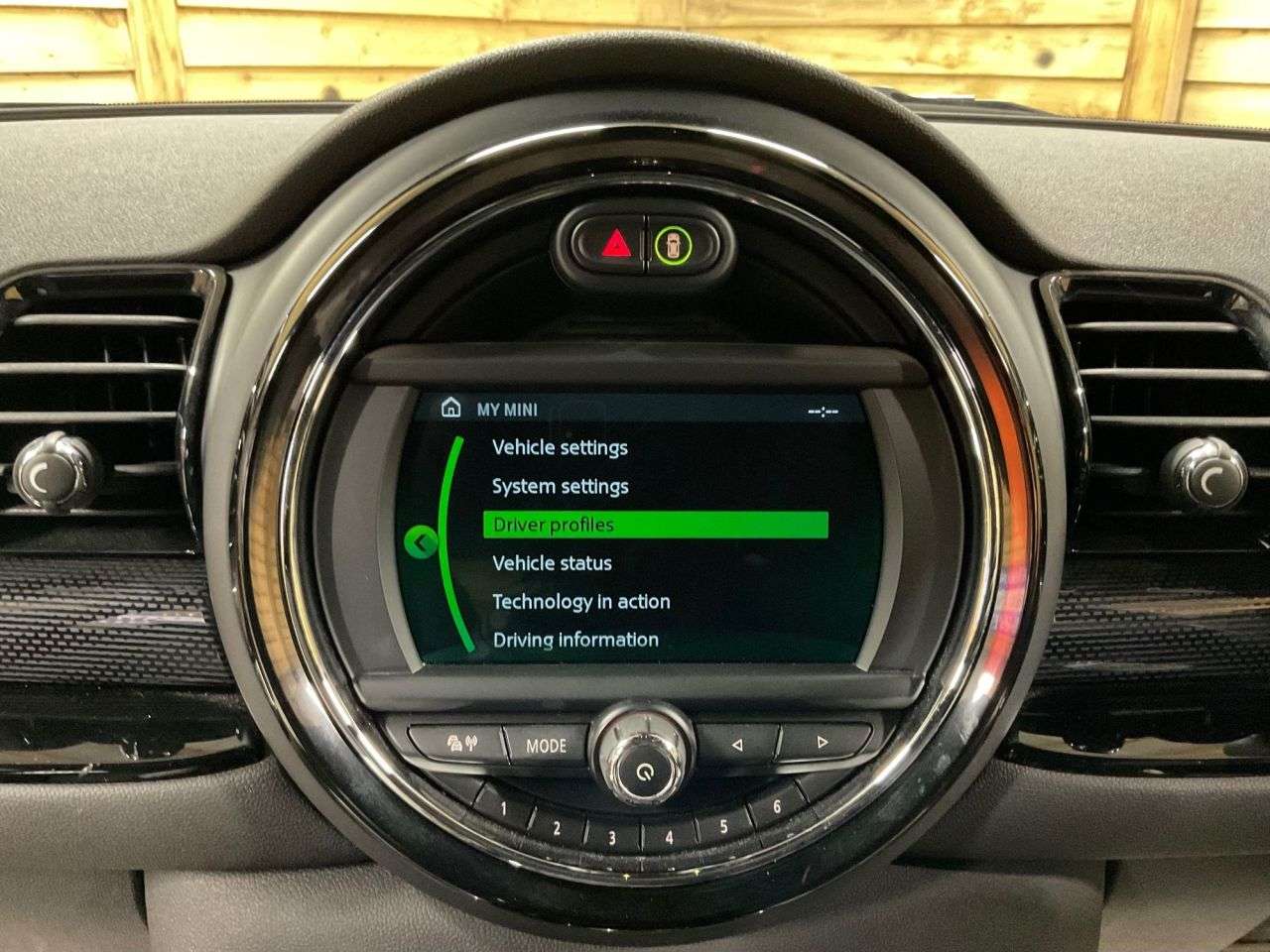 2017 MINI CLUBMAN 2017 MINI CLUBMAN