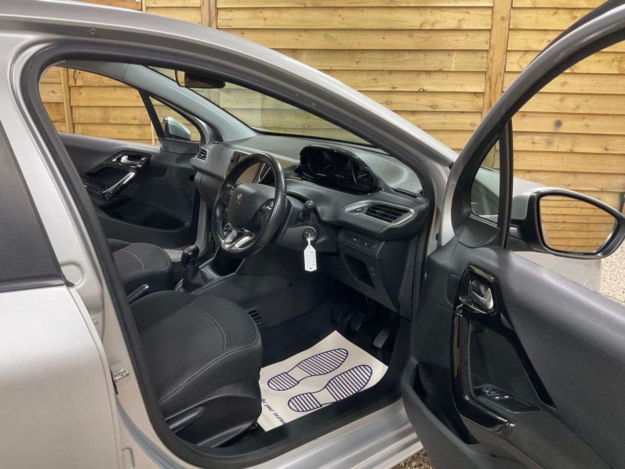 2017 PEUGEOT 208 2017 PEUGEOT 208