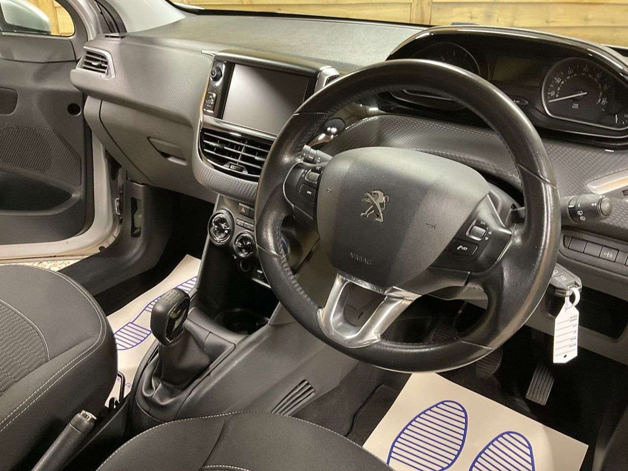 2017 PEUGEOT 208 2017 PEUGEOT 208