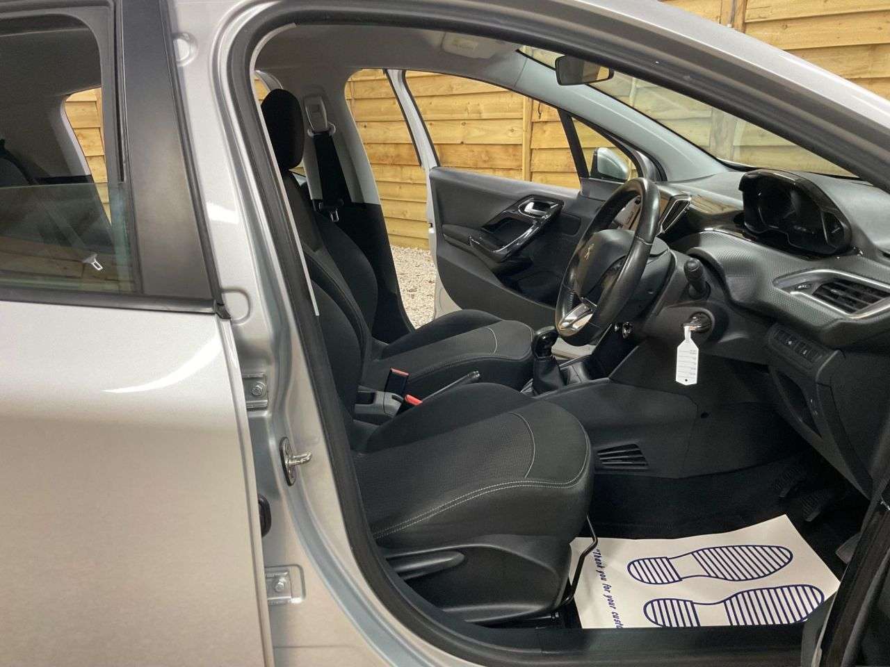 2017 PEUGEOT 208 2017 PEUGEOT 208