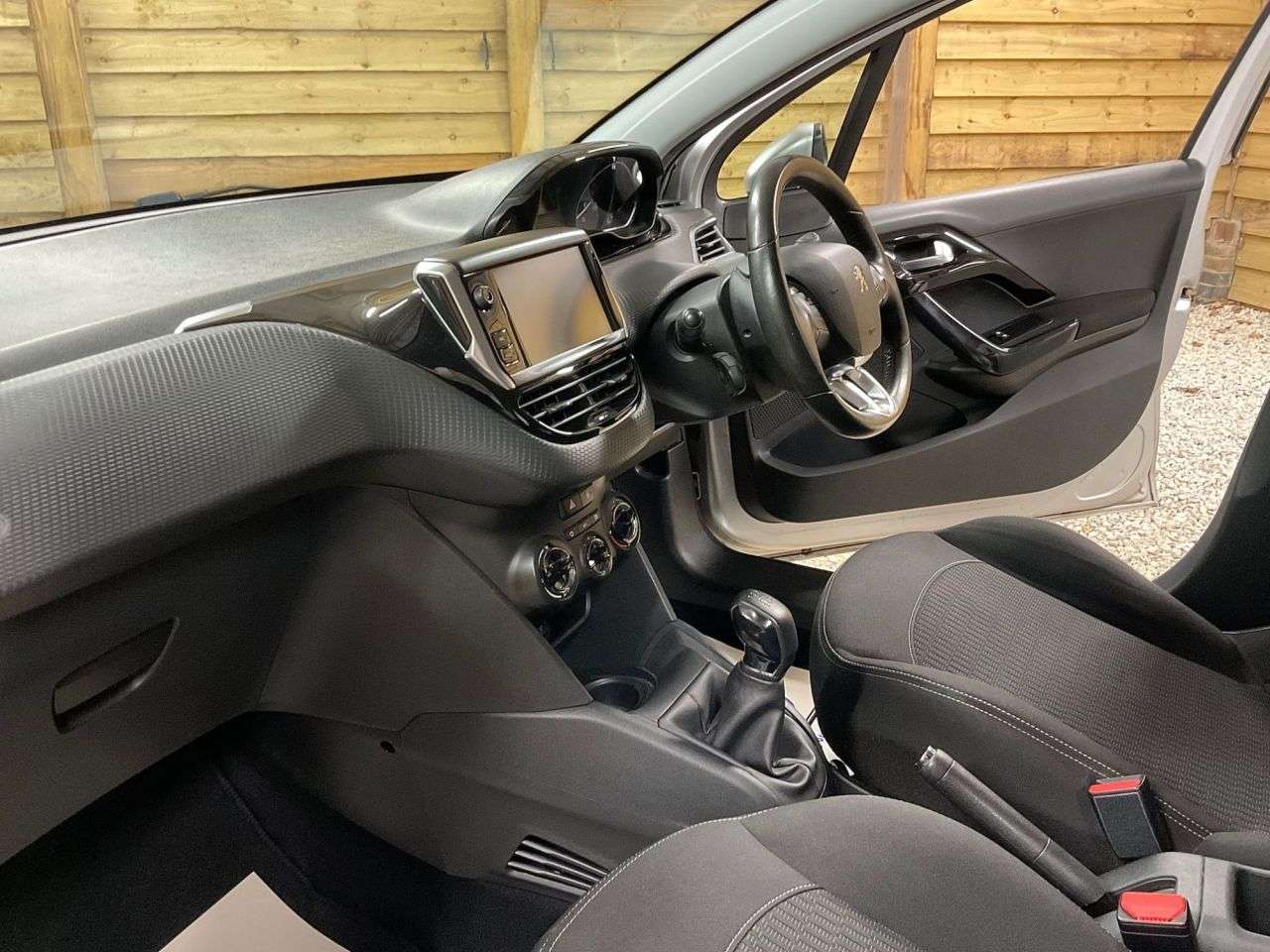2017 PEUGEOT 208 2017 PEUGEOT 208