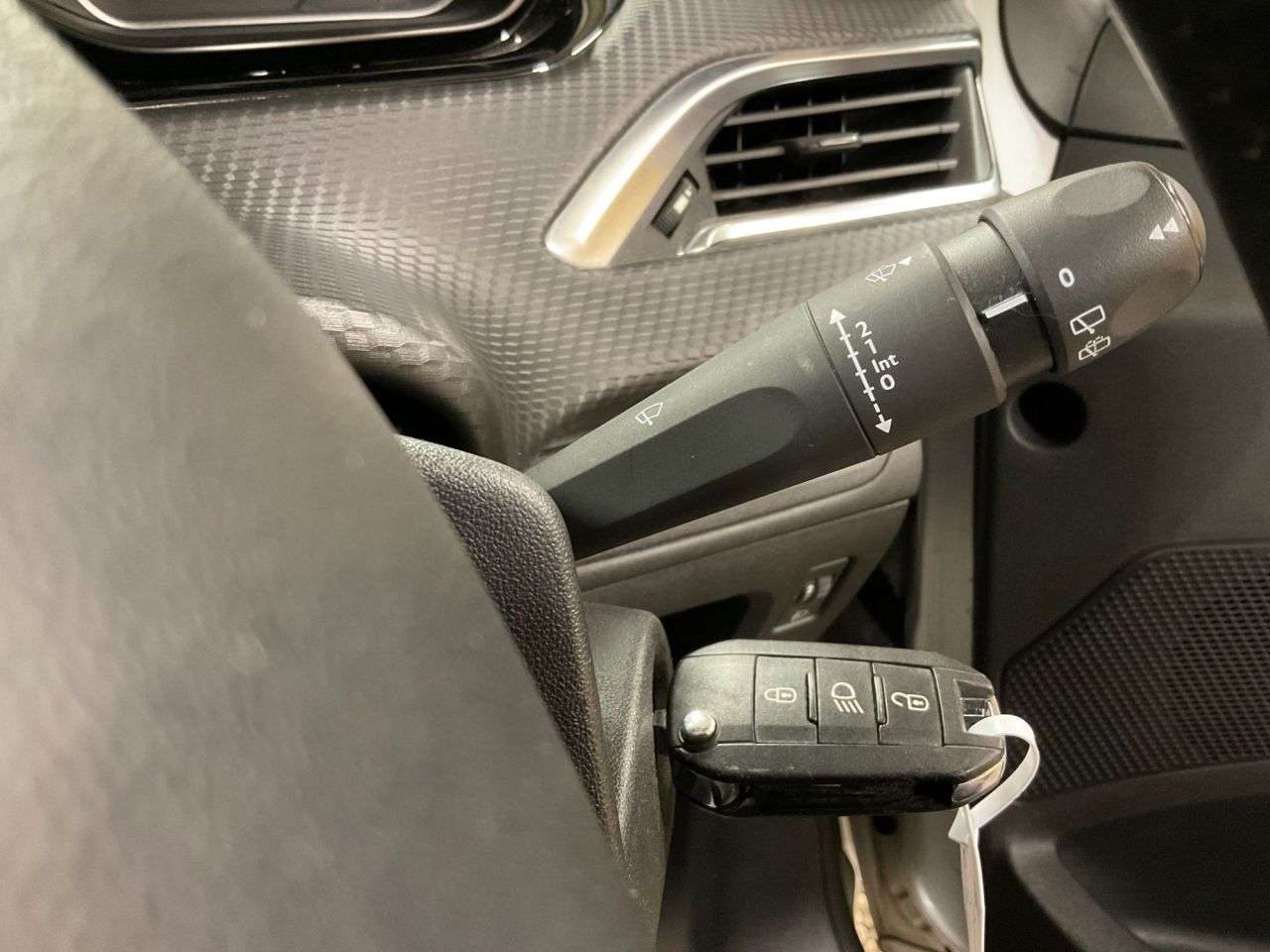 2017 PEUGEOT 208 2017 PEUGEOT 208