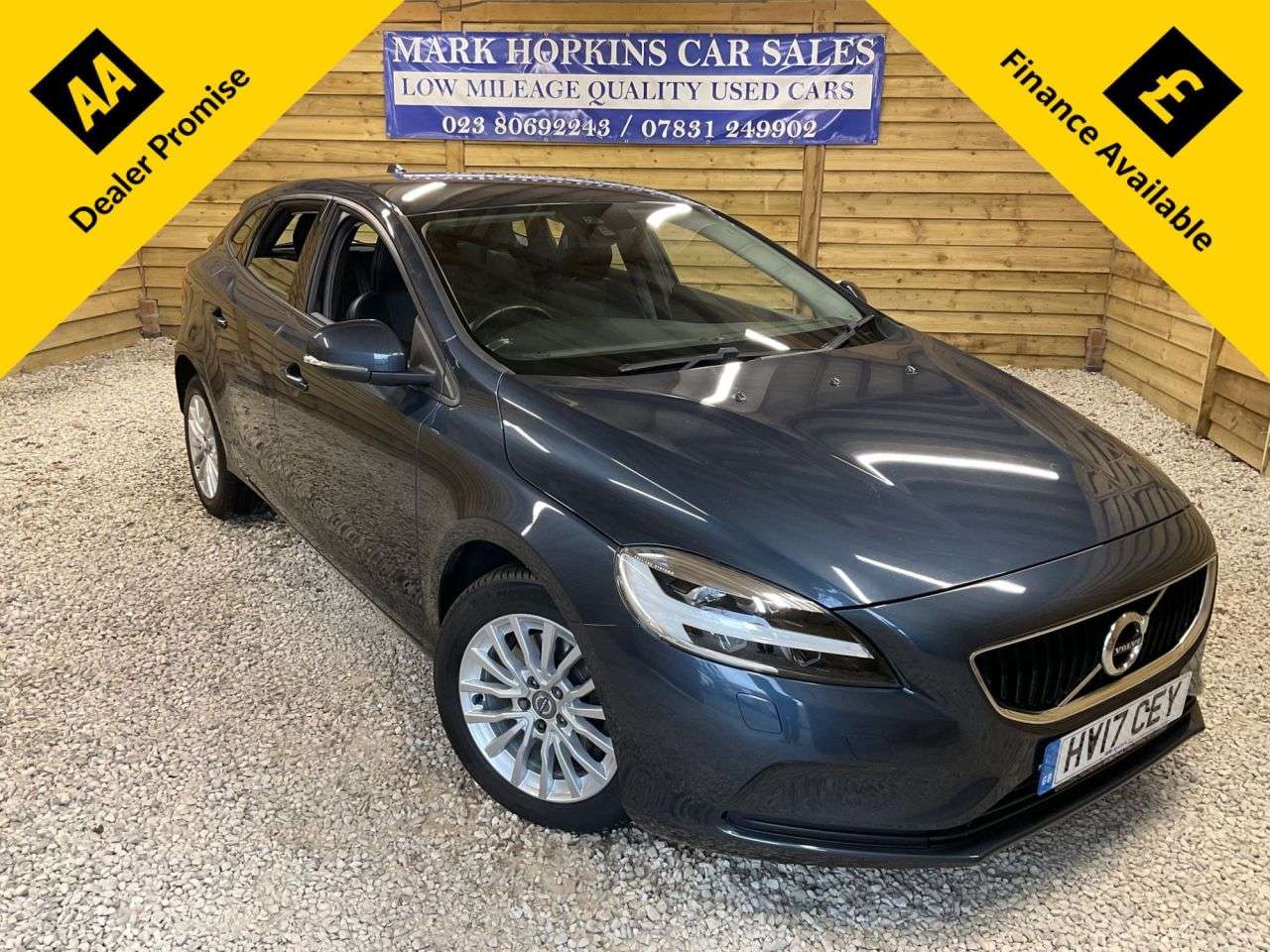 A 2017 VOLVO V40 2.0 T2 Momentum Nav Plus Hatchback 5dr Petrol Manual Euro 6 (s/s) (122 ps) A 2017 VOLVO V40 2.0 T2 Momentum Nav Plus Hatchback 5dr Petrol Manual Euro 6 (s/s) (122 ps)