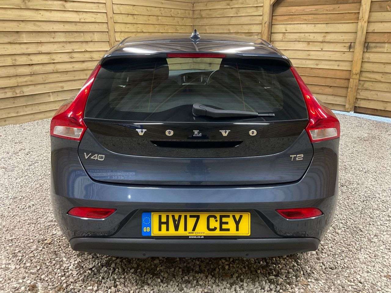 2017 VOLVO V40 2017 VOLVO V40