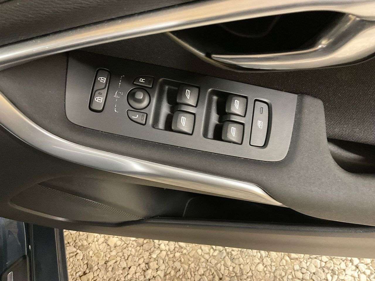 2017 VOLVO V40 2017 VOLVO V40