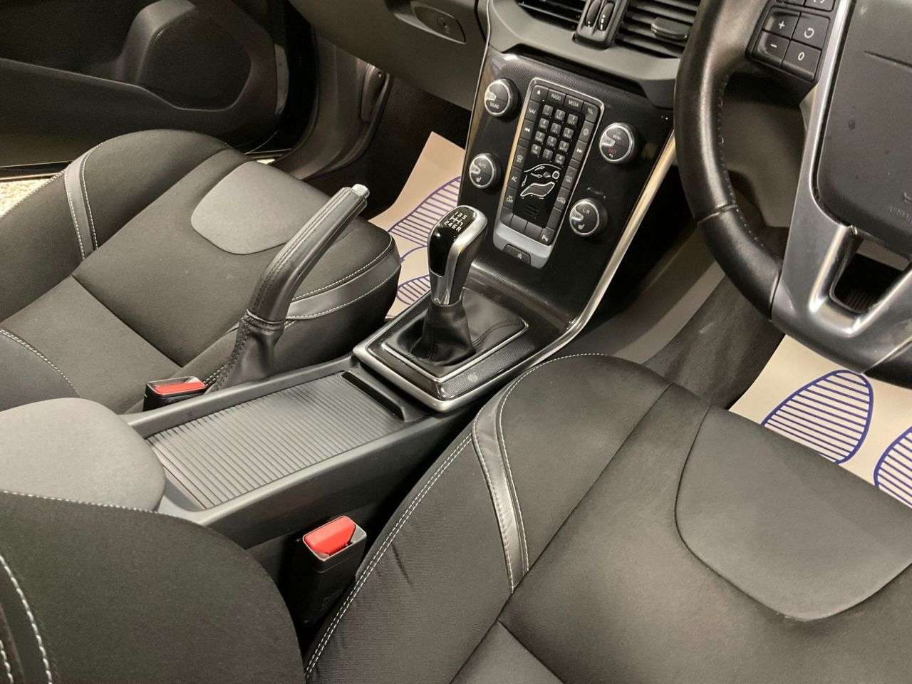 2017 VOLVO V40 2017 VOLVO V40
