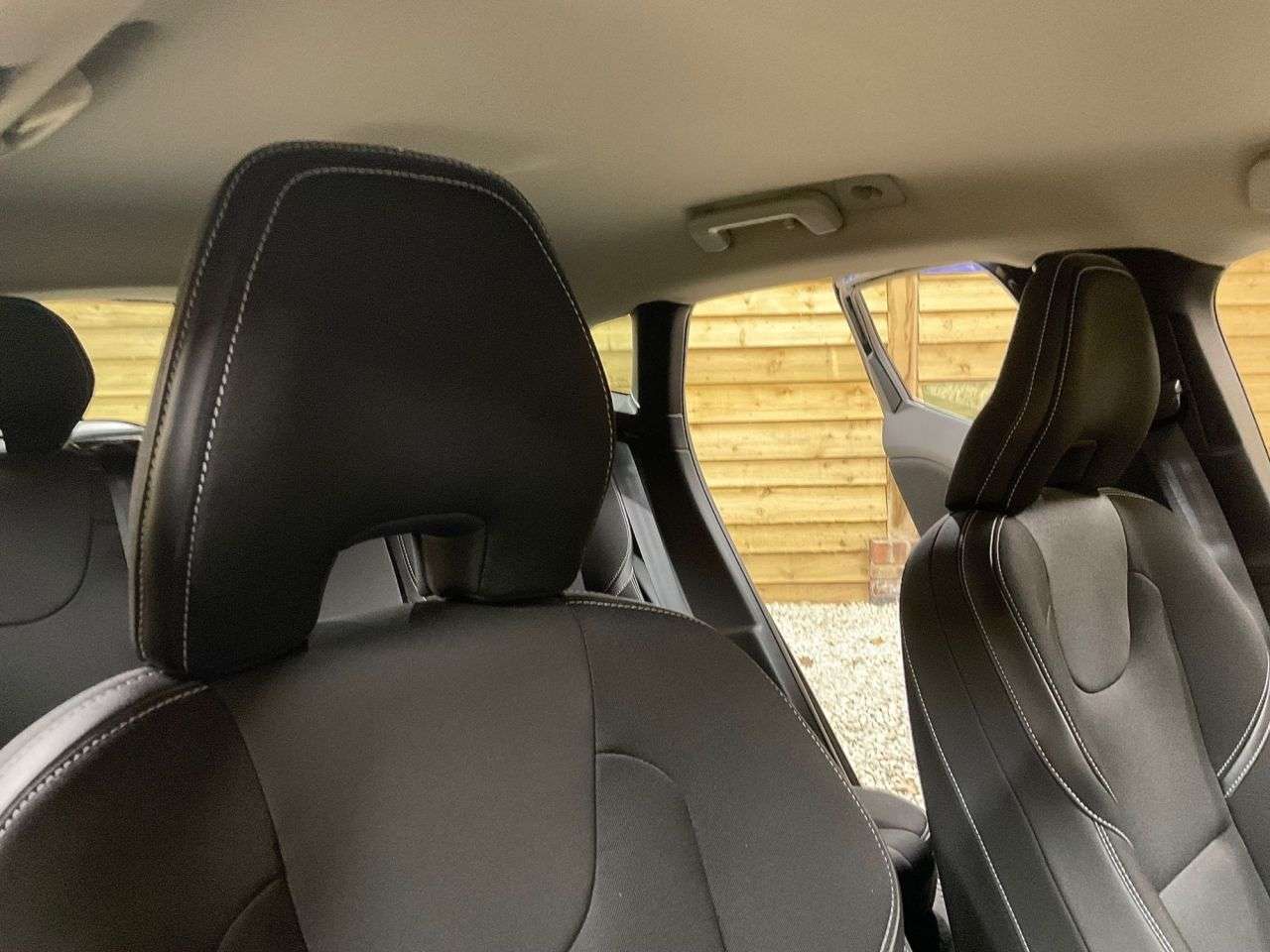2017 VOLVO V40 2017 VOLVO V40