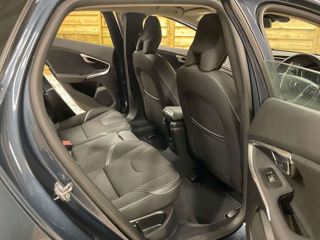 2017 VOLVO V40 2017 VOLVO V40