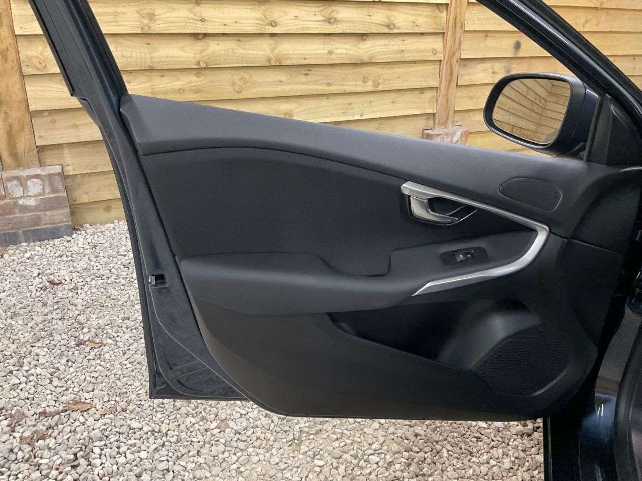 2017 VOLVO V40 2017 VOLVO V40