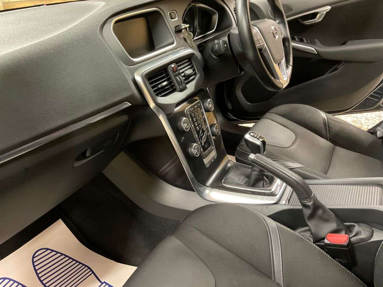 2017 VOLVO V40 2017 VOLVO V40