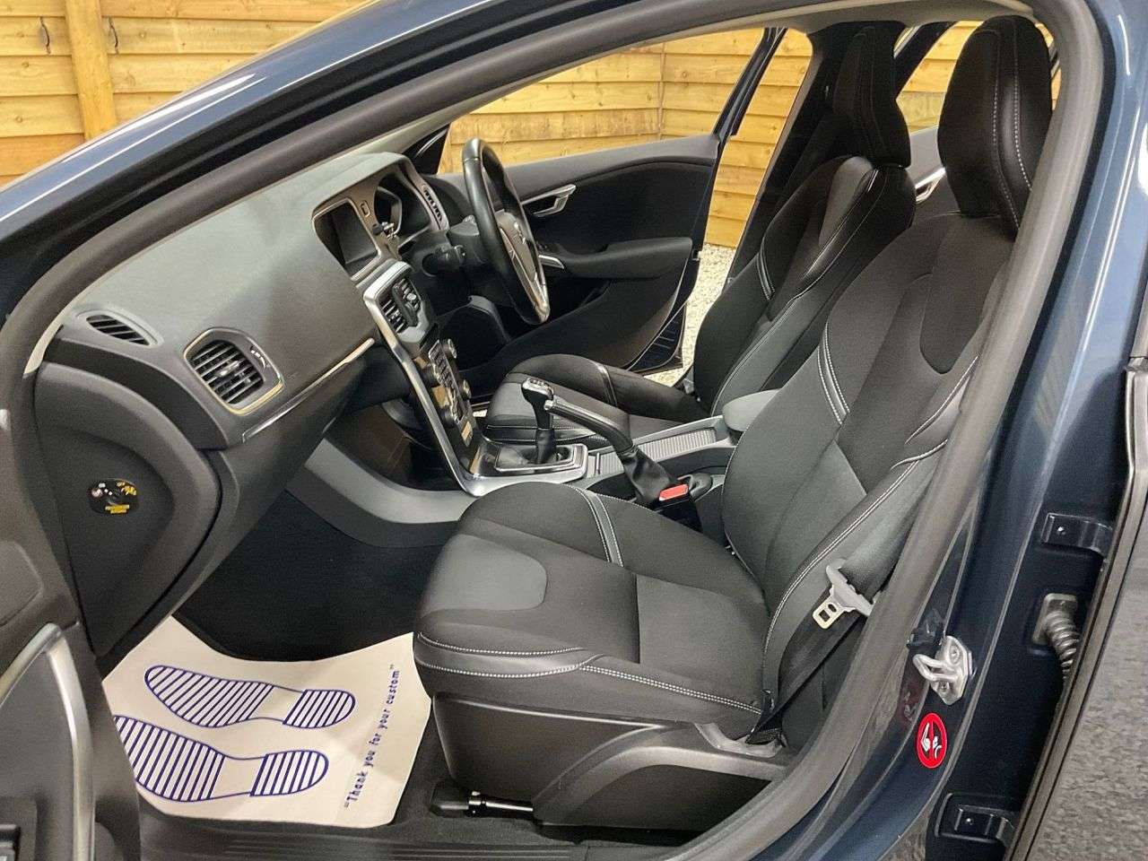 2017 VOLVO V40 2017 VOLVO V40