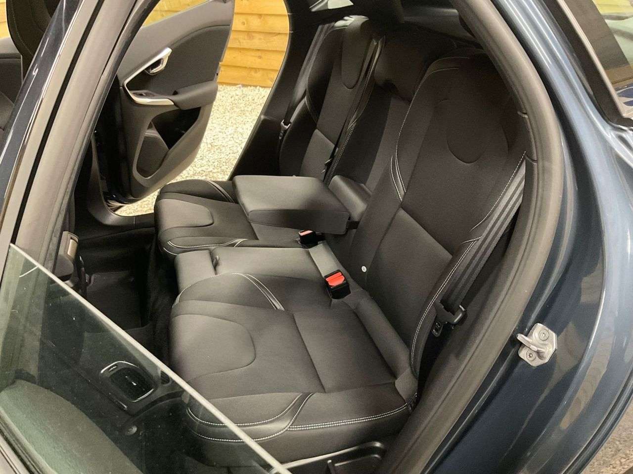 2017 VOLVO V40 2017 VOLVO V40