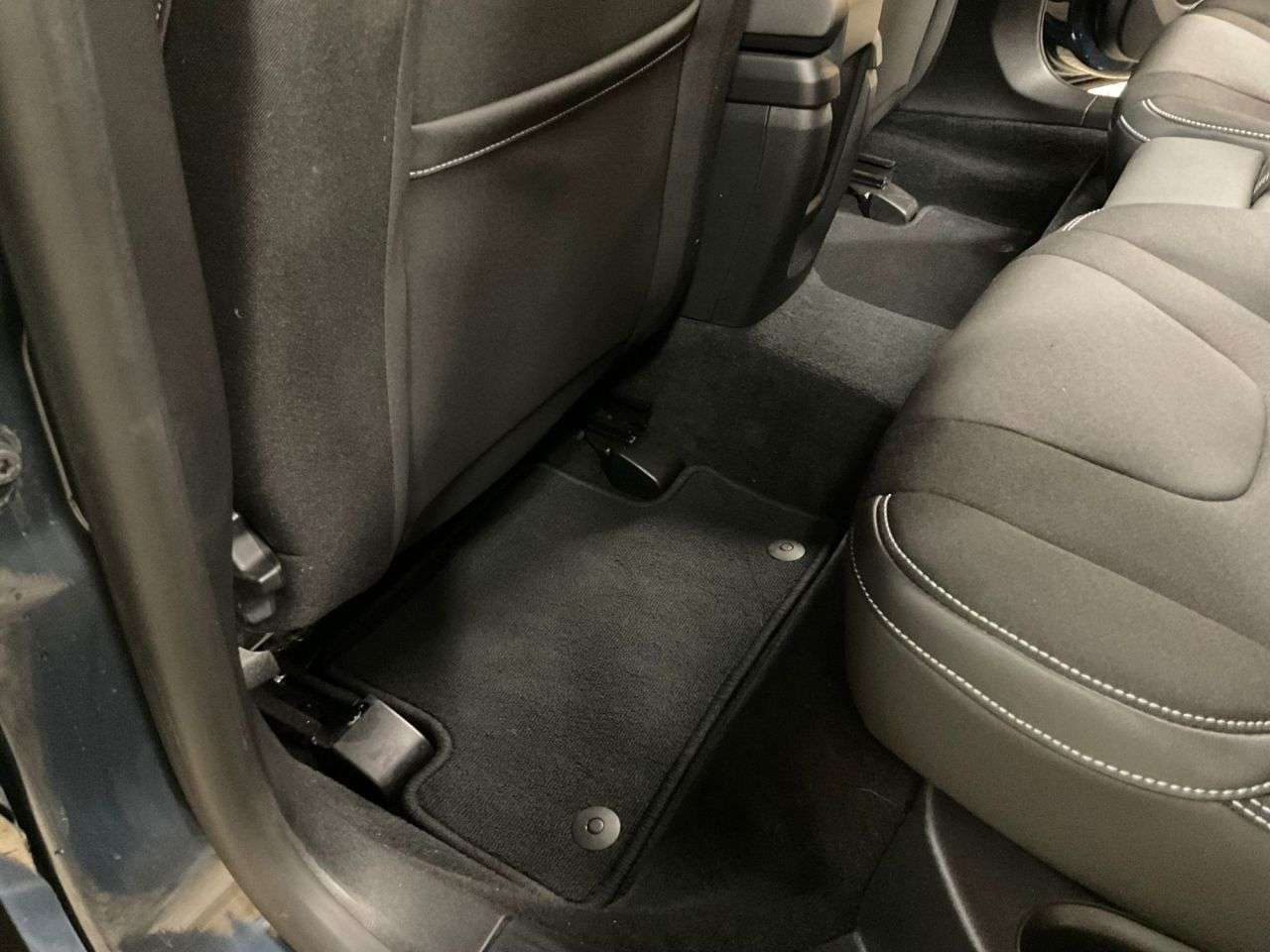 2017 VOLVO V40 2017 VOLVO V40