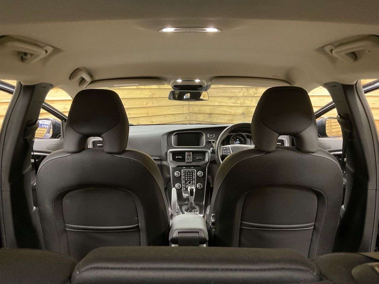 2017 VOLVO V40 2017 VOLVO V40