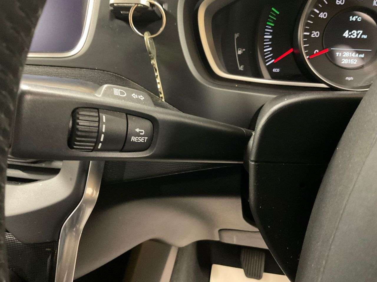 2017 VOLVO V40 2017 VOLVO V40