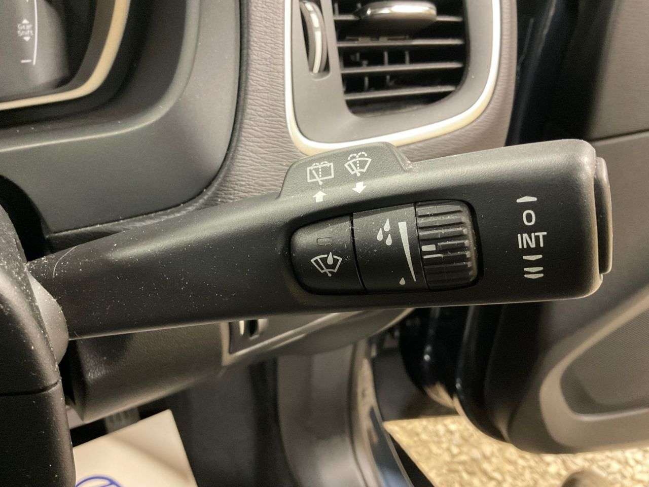 2017 VOLVO V40 2017 VOLVO V40