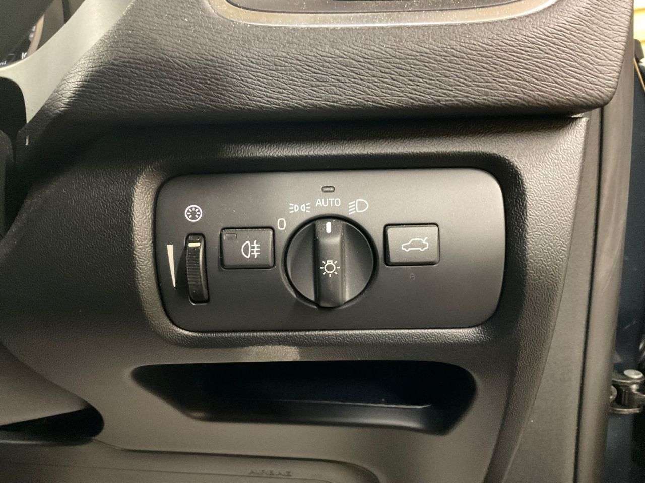 2017 VOLVO V40 2017 VOLVO V40