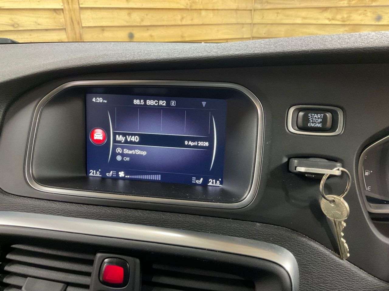 2017 VOLVO V40 2017 VOLVO V40