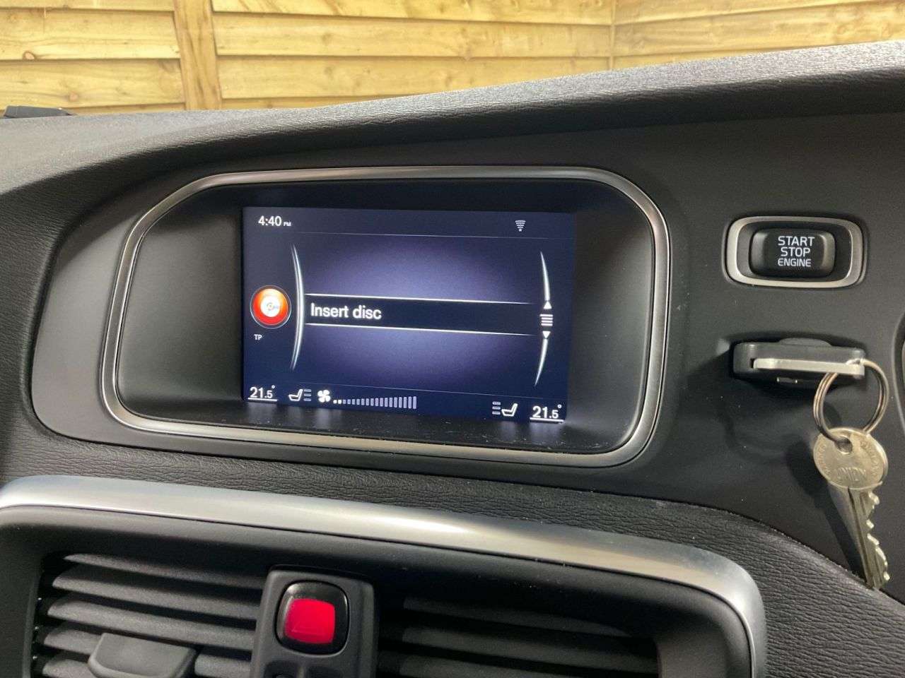 2017 VOLVO V40 2017 VOLVO V40