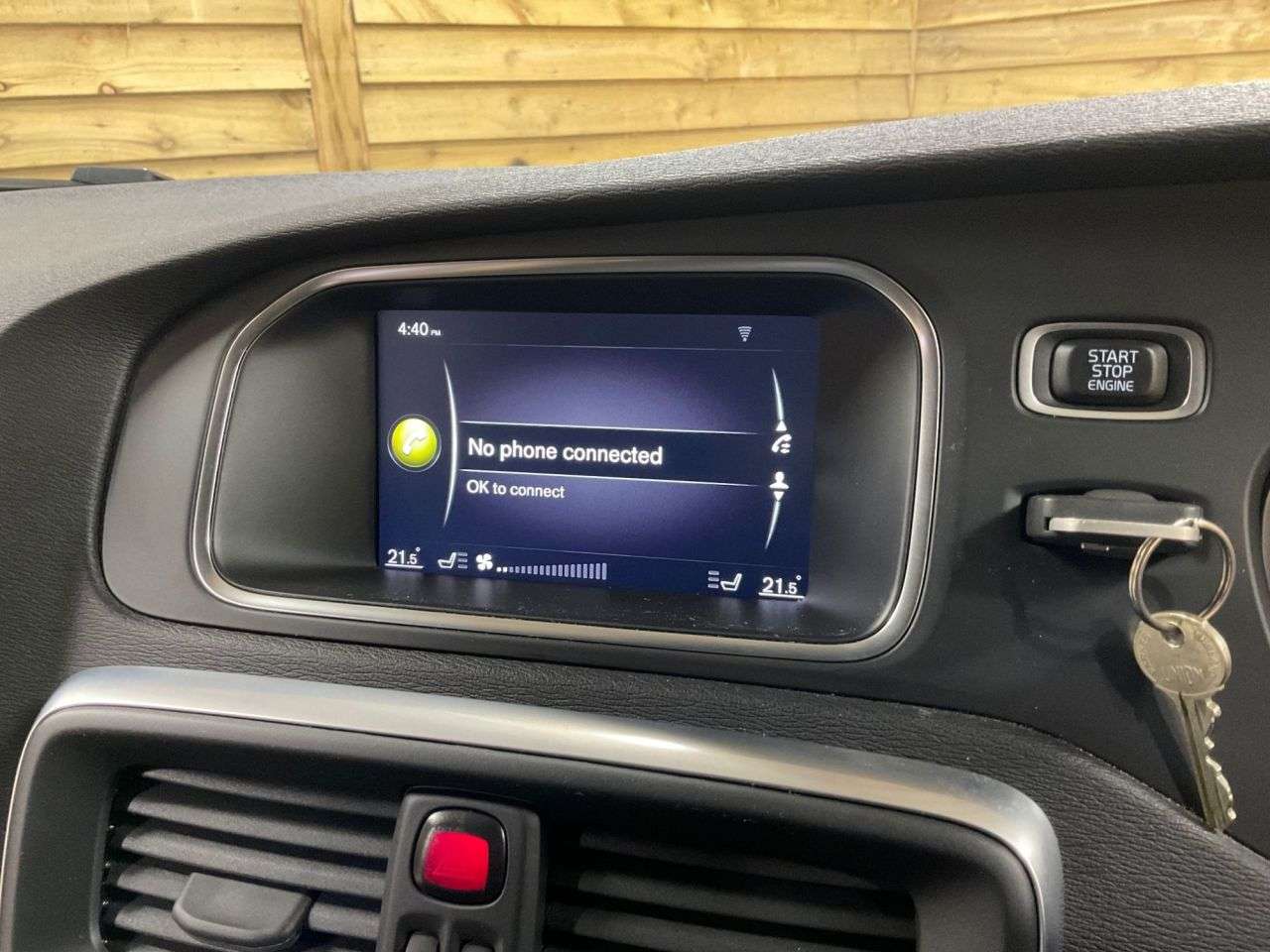 2017 VOLVO V40 2017 VOLVO V40