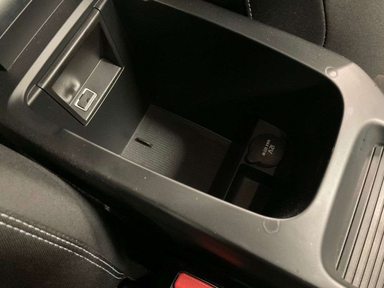 2017 VOLVO V40 2017 VOLVO V40