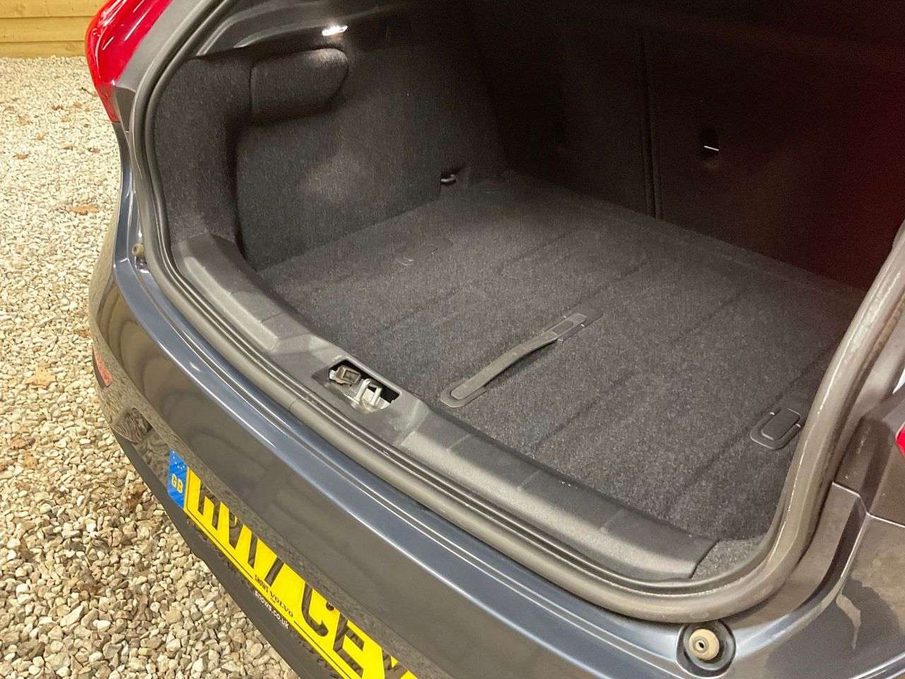 2017 VOLVO V40 2017 VOLVO V40