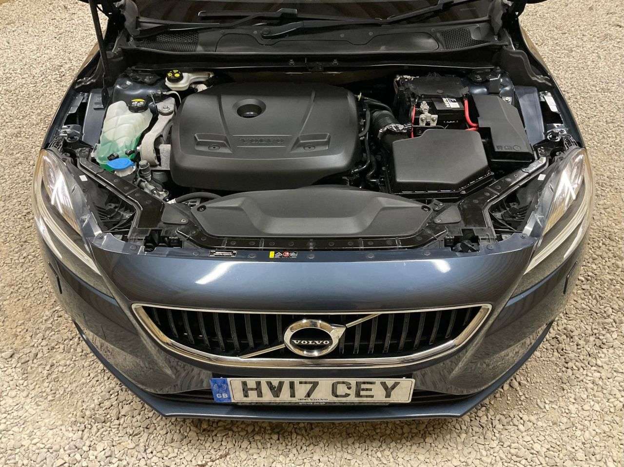 2017 VOLVO V40 2017 VOLVO V40