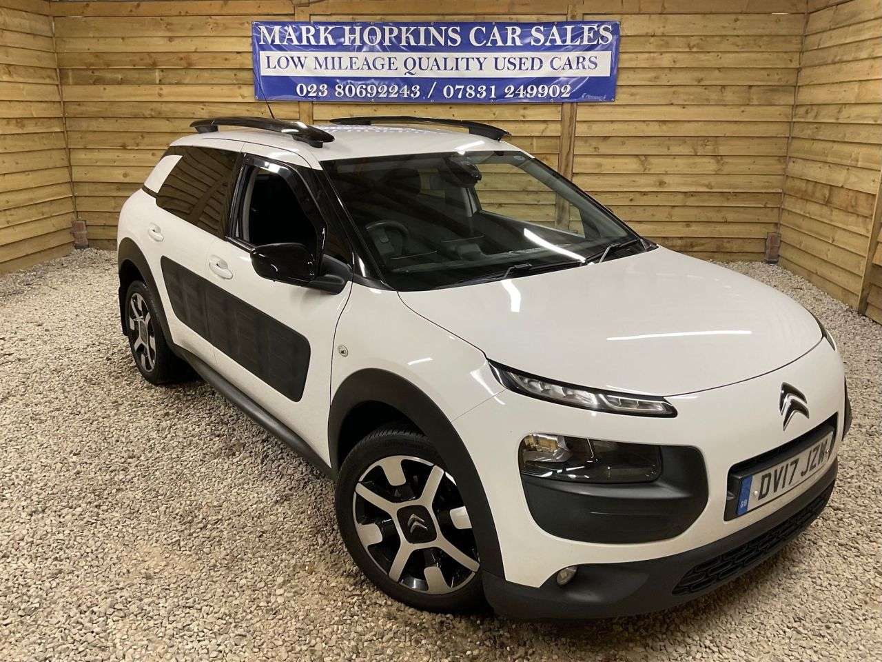 A 2017 CITROEN C4 CACTUS 1.6 BlueHDi Flair Hatchback 5dr Diesel ETG6 Euro 6 (s/s) (100 ps) DEMO+ONE A 2017 CITROEN C4 CACTUS 1.6 BlueHDi Flair Hatchback 5dr Diesel ETG6 Euro 6 (s/s) (100 ps) DEMO+ONE