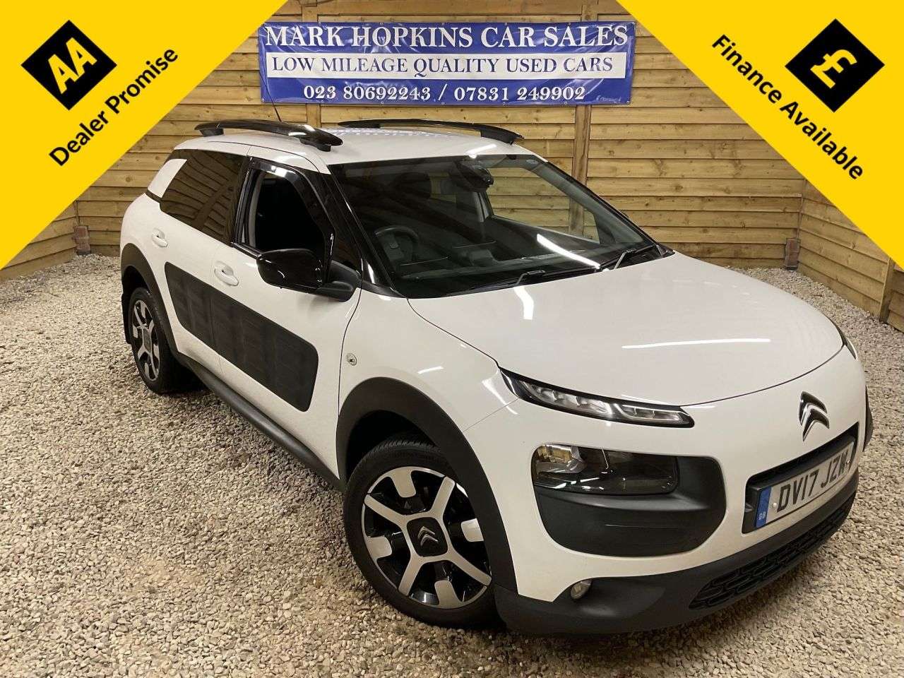 A 2017 CITROEN C4 CACTUS 1.6 BlueHDi Flair Hatchback 5dr Diesel ETG6 Euro 6 (s/s) (100 ps) DEMO+ONE A 2017 CITROEN C4 CACTUS 1.6 BlueHDi Flair Hatchback 5dr Diesel ETG6 Euro 6 (s/s) (100 ps) DEMO+ONE