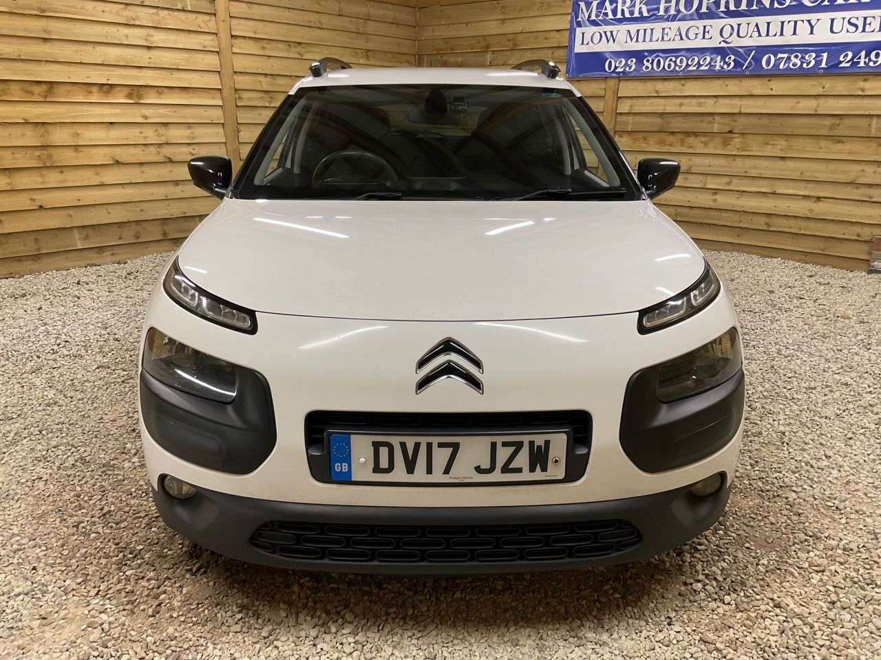 A 2017 CITROEN C4 CACTUS 1.6 BlueHDi Flair Hatchback 5dr Diesel ETG6 Euro 6 (s/s) (100 ps) DEMO+ONE A 2017 CITROEN C4 CACTUS 1.6 BlueHDi Flair Hatchback 5dr Diesel ETG6 Euro 6 (s/s) (100 ps) DEMO+ONE