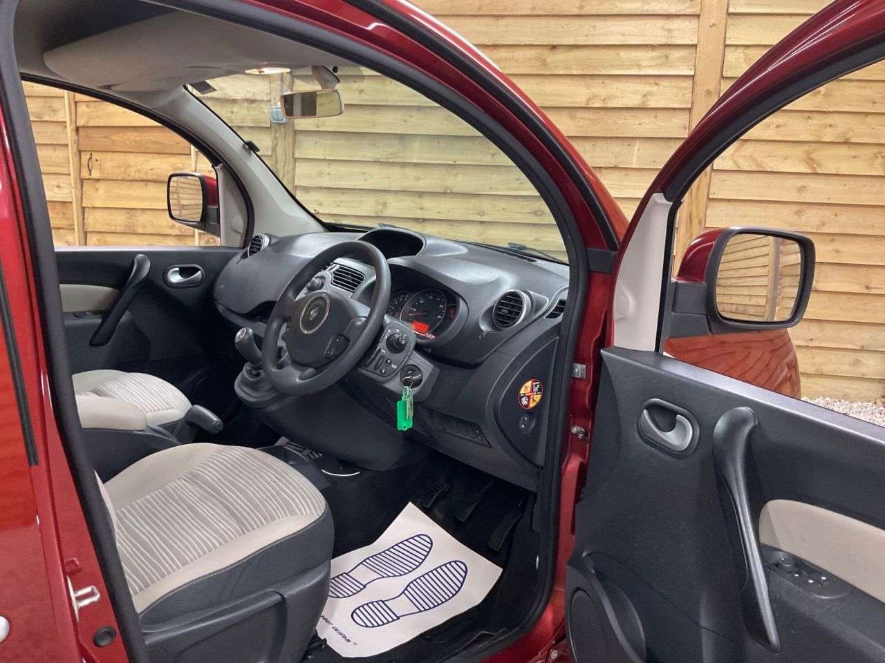 2011 RENAULT KANGOO 2011 RENAULT KANGOO