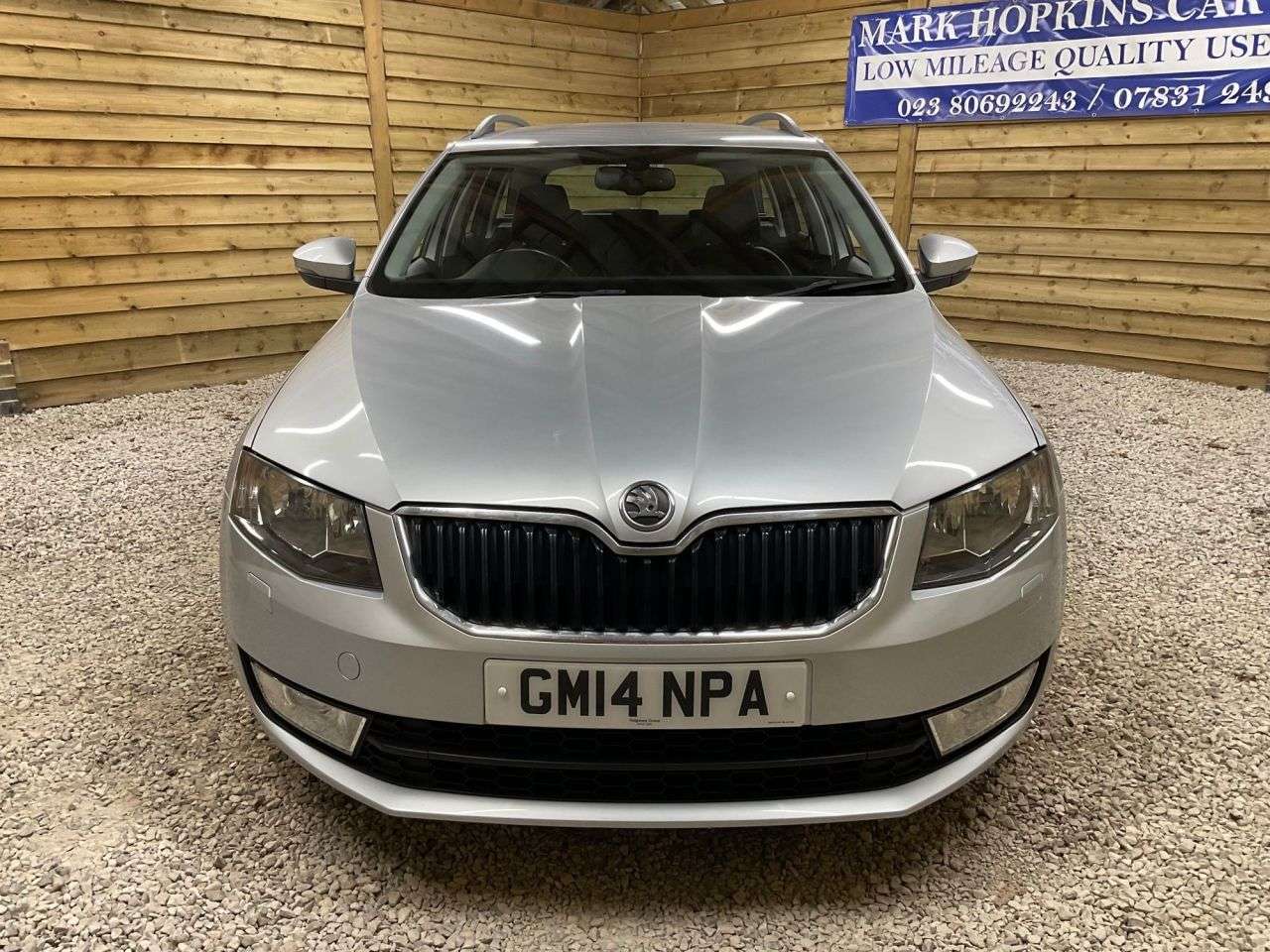 A 2014 SKODA OCTAVIA 1.6 TDI Elegance Estate 5dr Diesel DSG Euro 5 (s/s) (105 ps) DEMO+1 LADY OW A 2014 SKODA OCTAVIA 1.6 TDI Elegance Estate 5dr Diesel DSG Euro 5 (s/s) (105 ps) DEMO+1 LADY OW