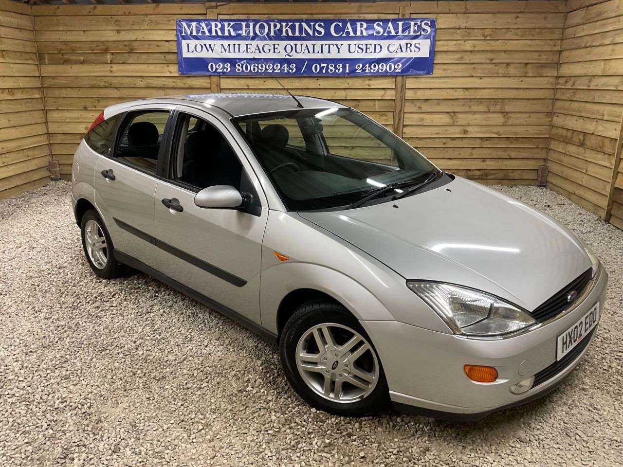 A 2002 FORD FOCUS 1.6i 16v Ghia Hatchback 5dr Petrol Manual (163 g/km, 99 bhp) TWO LOCAL OWNE A 2002 FORD FOCUS 1.6i 16v Ghia Hatchback 5dr Petrol Manual (163 g/km, 99 bhp) TWO LOCAL OWNE