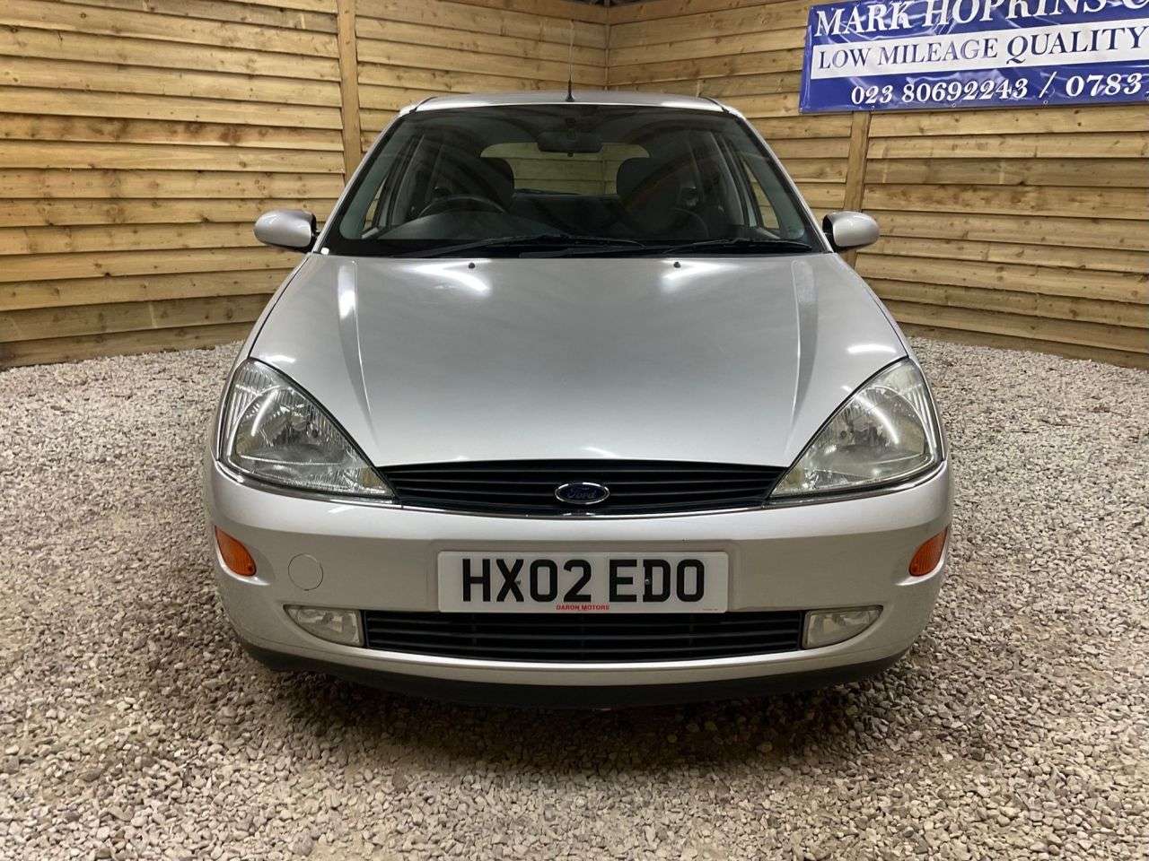 A 2002 FORD FOCUS 1.6i 16v Ghia Hatchback 5dr Petrol Manual (163 g/km, 99 bhp) TWO LOCAL OWNE A 2002 FORD FOCUS 1.6i 16v Ghia Hatchback 5dr Petrol Manual (163 g/km, 99 bhp) TWO LOCAL OWNE