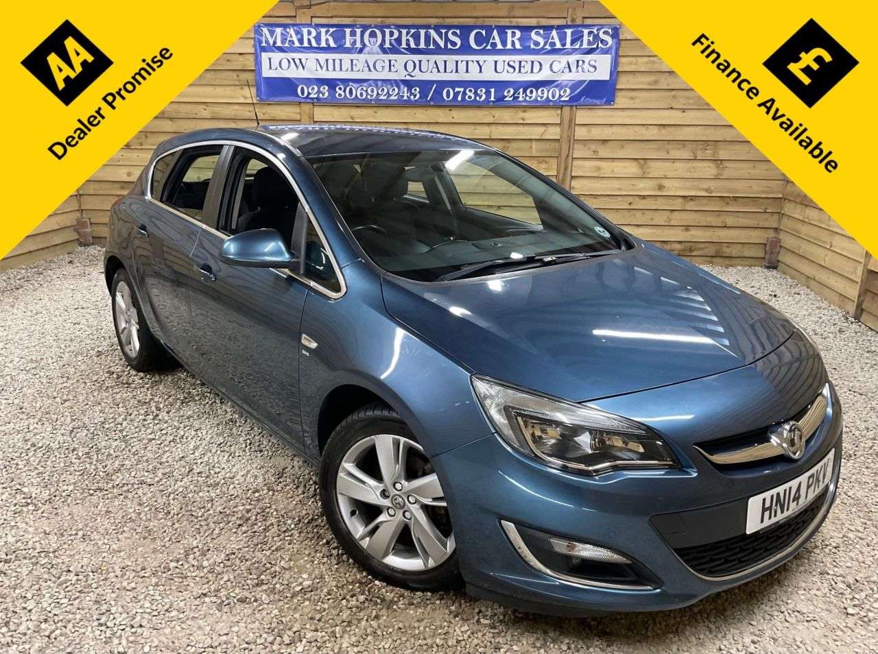 A 2014 VAUXHALL ASTRA 1.6 16v SRi Hatchback 5dr Petrol Auto Euro 5 (115 ps) TWO LOCAL OWNERS RARE A 2014 VAUXHALL ASTRA 1.6 16v SRi Hatchback 5dr Petrol Auto Euro 5 (115 ps) TWO LOCAL OWNERS RARE