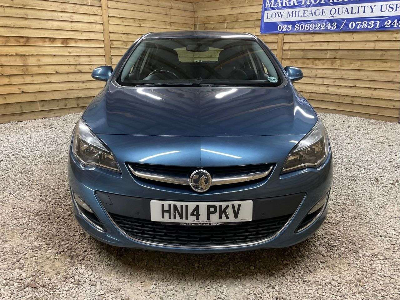 A 2014 VAUXHALL ASTRA 1.6 16v SRi Hatchback 5dr Petrol Auto Euro 5 (115 ps) TWO LOCAL OWNERS RARE A 2014 VAUXHALL ASTRA 1.6 16v SRi Hatchback 5dr Petrol Auto Euro 5 (115 ps) TWO LOCAL OWNERS RARE
