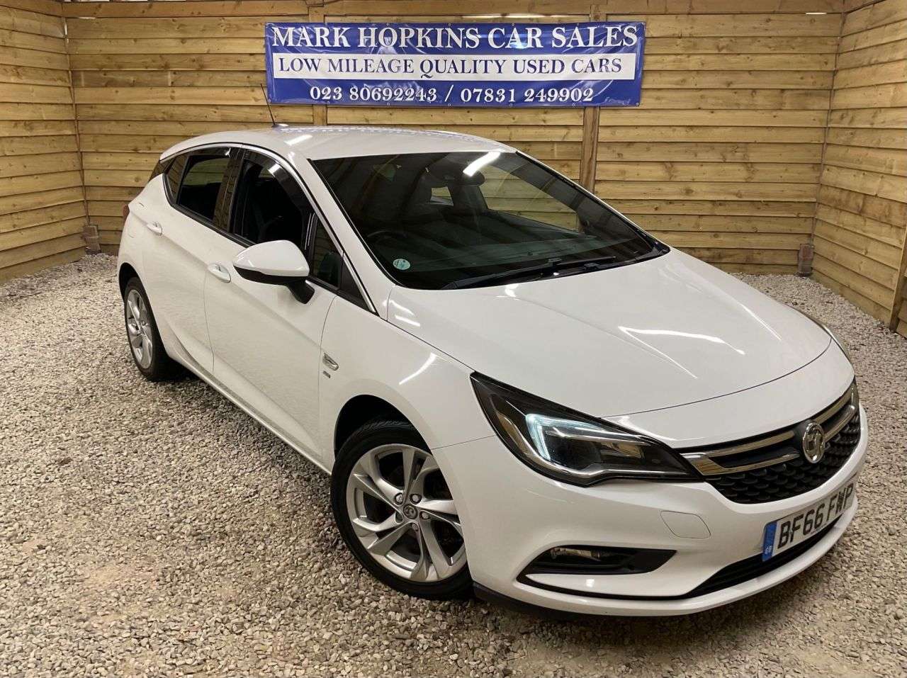 A 2016 VAUXHALL ASTRA 1.4i Turbo SRi Hatchback 5dr Petrol Manual Euro 6 (150 ps) TWO LOCAL LADY O A 2016 VAUXHALL ASTRA 1.4i Turbo SRi Hatchback 5dr Petrol Manual Euro 6 (150 ps) TWO LOCAL LADY O