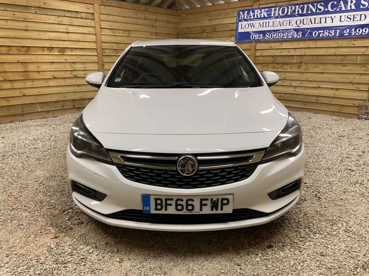 A 2016 VAUXHALL ASTRA 1.4i Turbo SRi Hatchback 5dr Petrol Manual Euro 6 (150 ps) TWO LOCAL LADY O A 2016 VAUXHALL ASTRA 1.4i Turbo SRi Hatchback 5dr Petrol Manual Euro 6 (150 ps) TWO LOCAL LADY O