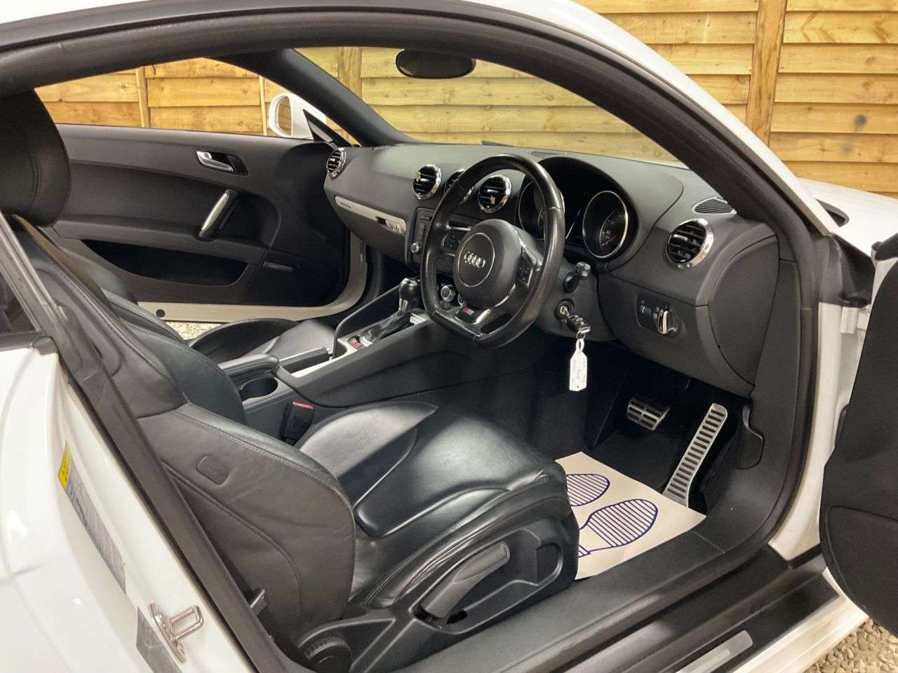 2011 AUDI TT 2011 AUDI TT