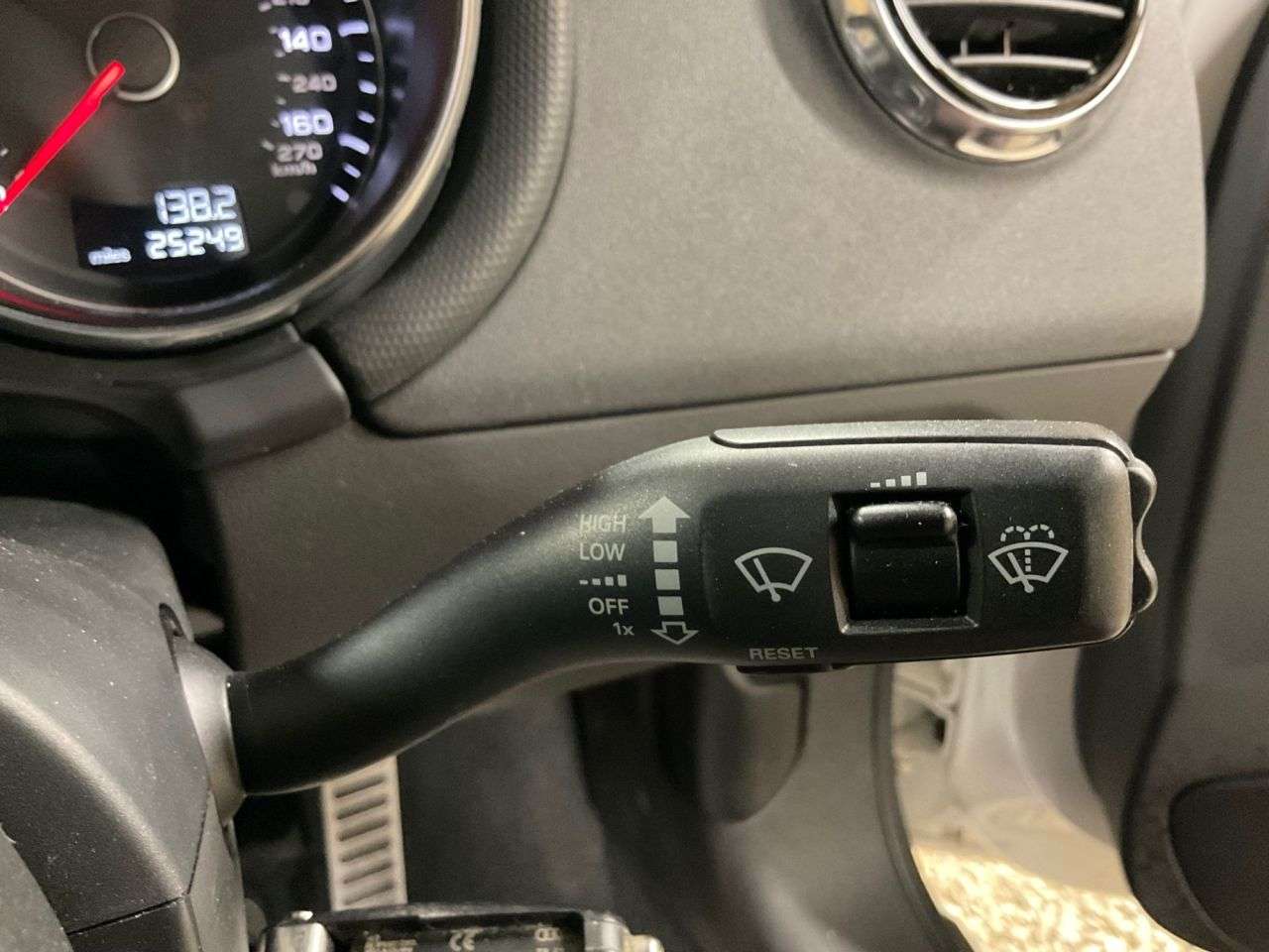 2011 AUDI TT 2011 AUDI TT