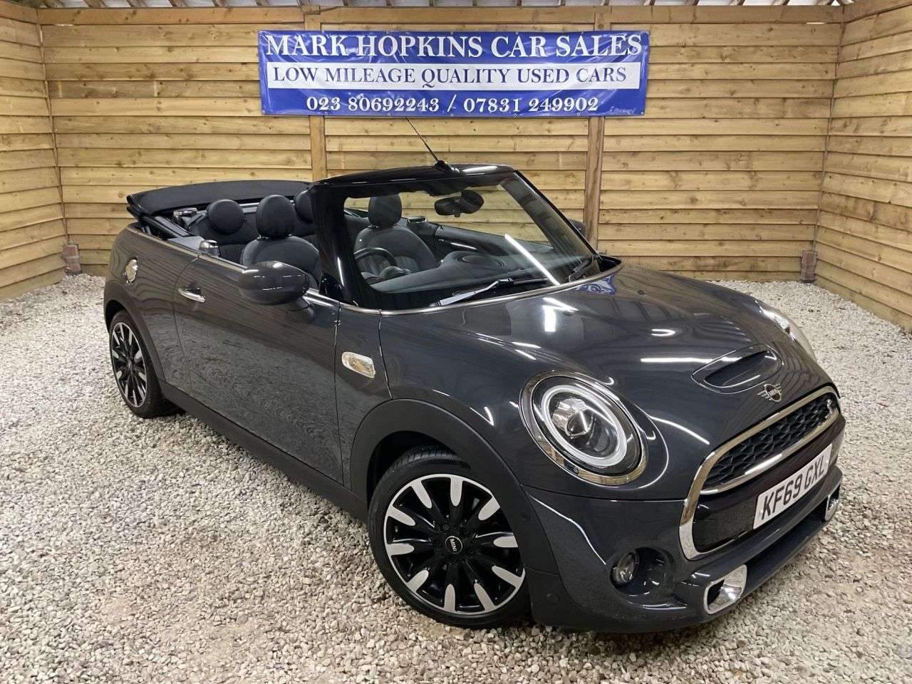 A 2019 MINI CONVERTIBLE 2.0 Cooper S Exclusive Convertible 2dr Petrol Steptronic Euro 6 (s/s) (192 A 2019 MINI CONVERTIBLE 2.0 Cooper S Exclusive Convertible 2dr Petrol Steptronic Euro 6 (s/s) (192