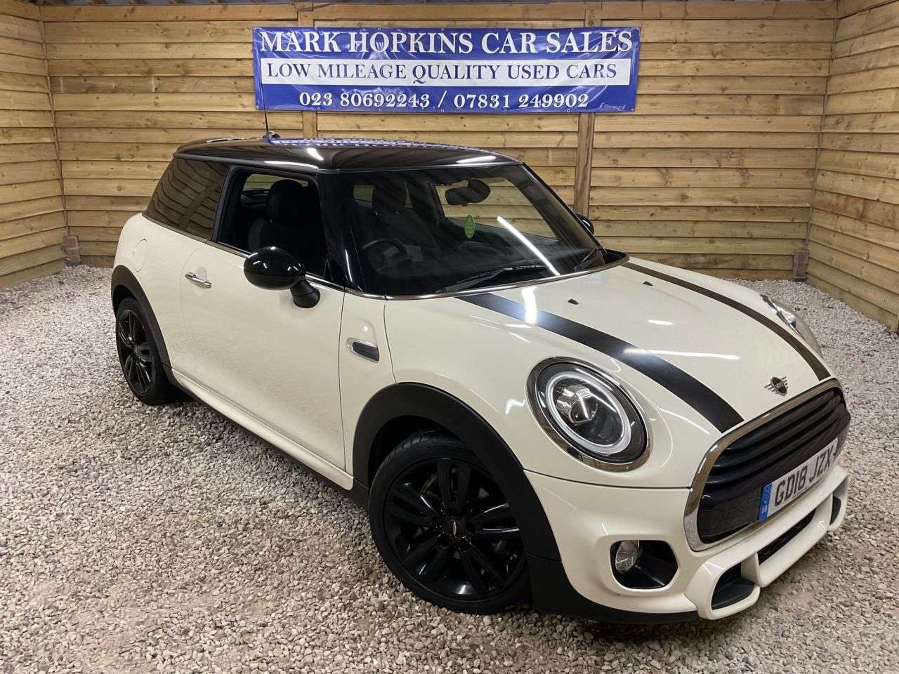 A 2018 MINI HATCH 1.5 Cooper Hatchback 3dr Petrol Steptronic Euro 6 (s/s) (136 ps) ONE LADY O A 2018 MINI HATCH 1.5 Cooper Hatchback 3dr Petrol Steptronic Euro 6 (s/s) (136 ps) ONE LADY O