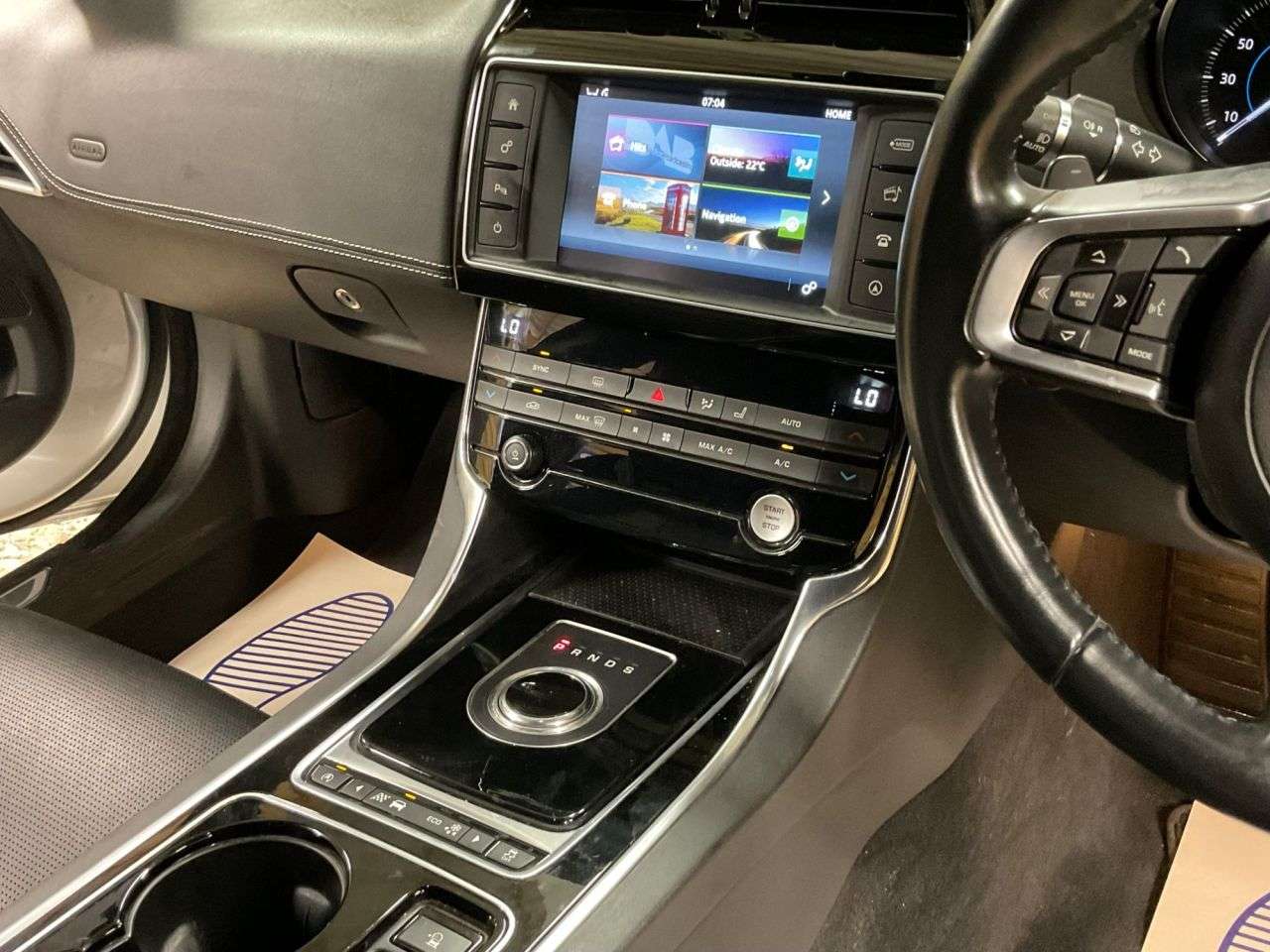 2016 JAGUAR XE 2016 JAGUAR XE