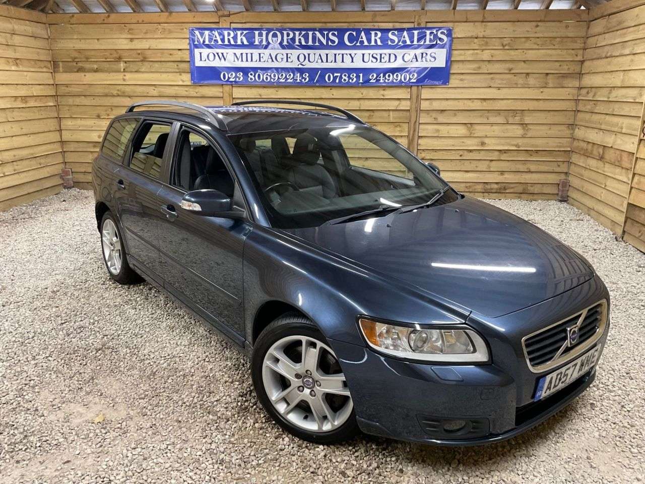A 2008 VOLVO V50 2.4 D5 SE Estate 5dr Diesel Geartronic Euro 4 (180 ps) DEMO+TWO LADY OWNERS A 2008 VOLVO V50 2.4 D5 SE Estate 5dr Diesel Geartronic Euro 4 (180 ps) DEMO+TWO LADY OWNERS